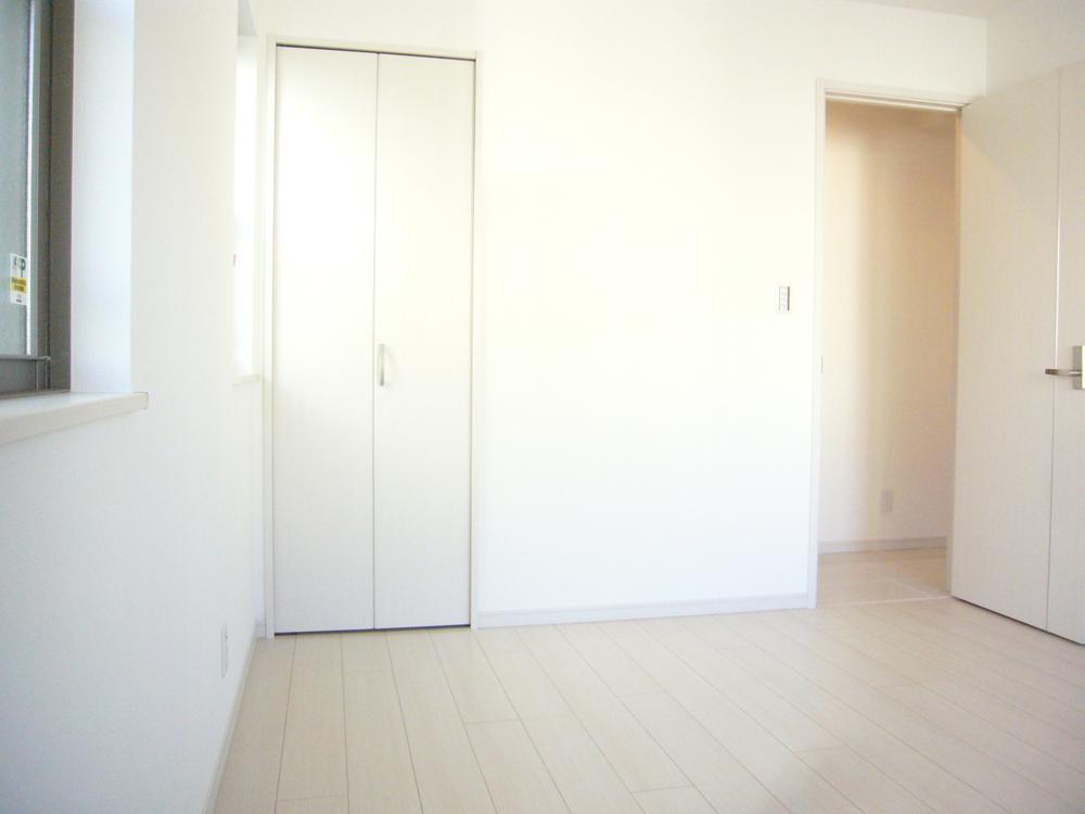 Non-living room. The first floor 6.5 tatami Western-style. 2013 November 13 shooting Building 3