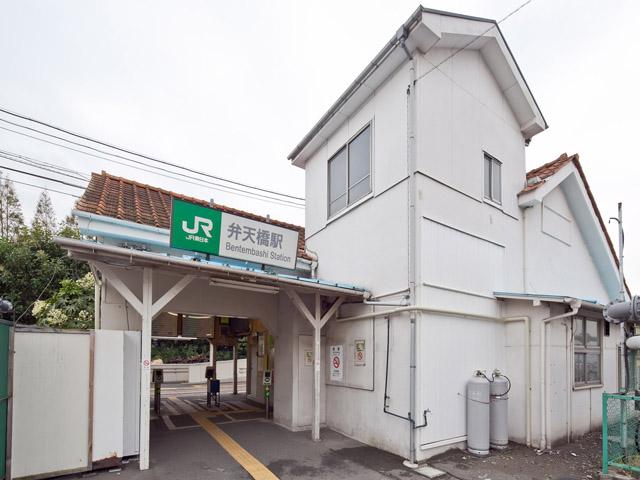 station. JR Tsurumi line "Bentenbashi" 800m to the station