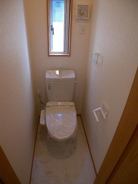 Toilet.  [Building F] Indoor (11 May 2013) Shooting