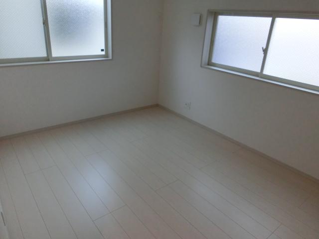 Non-living room. Room All rooms dihedral daylighting