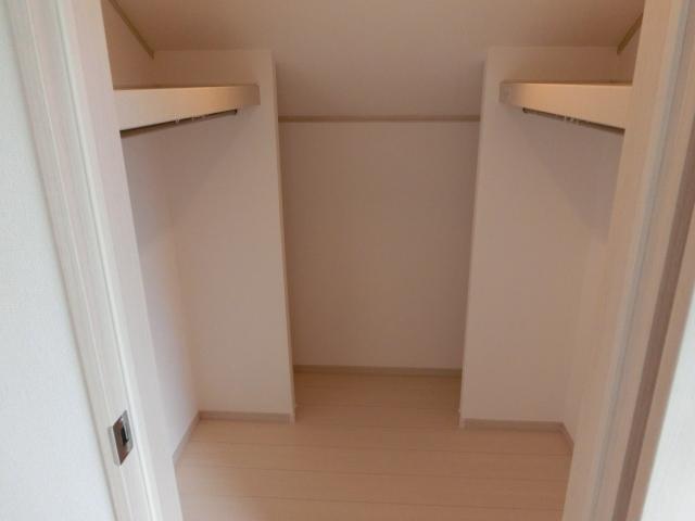 Receipt. Walk-in closet with