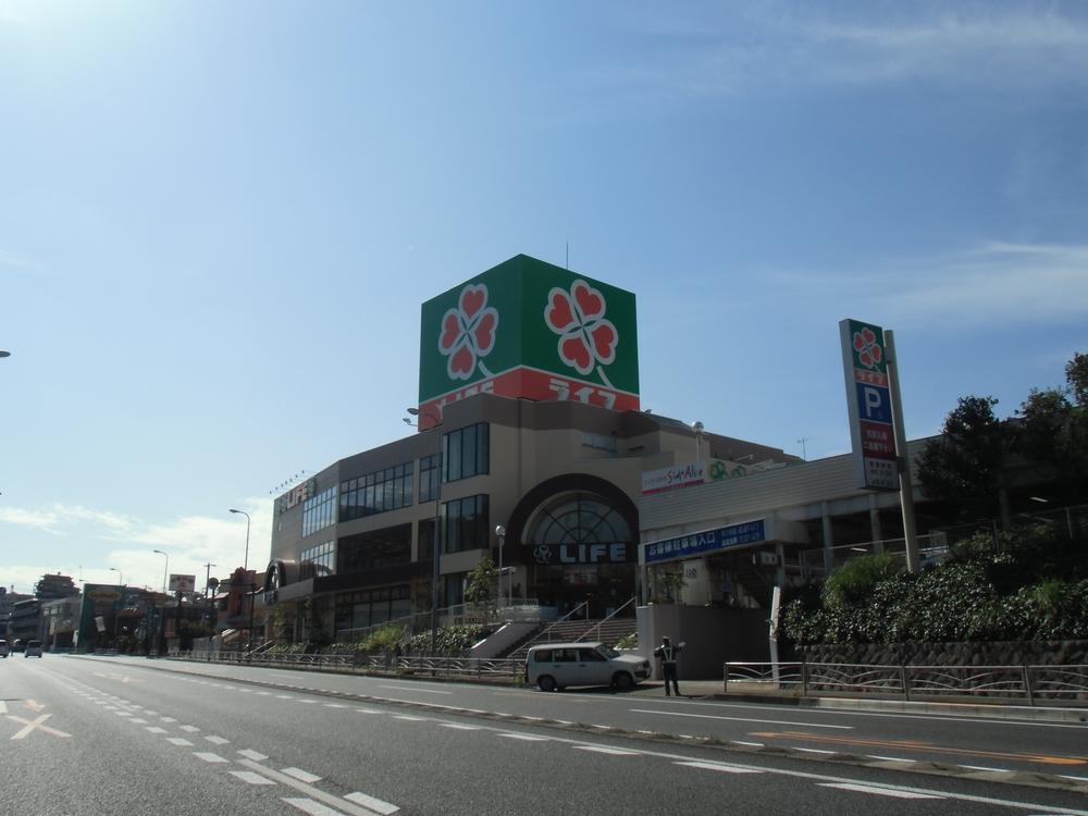 Supermarket. Until Life Tsurumi shop 405m