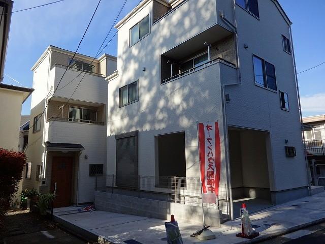 Local appearance photo. 2-stage balcony on the southeast side!