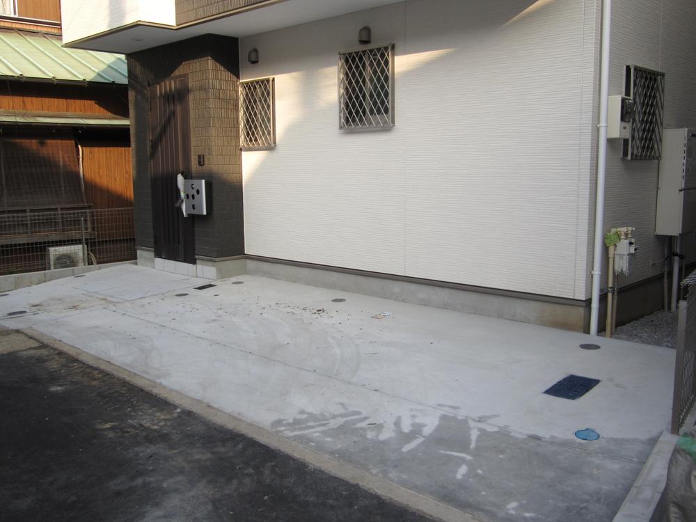 Same specifications photos (appearance). Car space - the same construction company construction cases