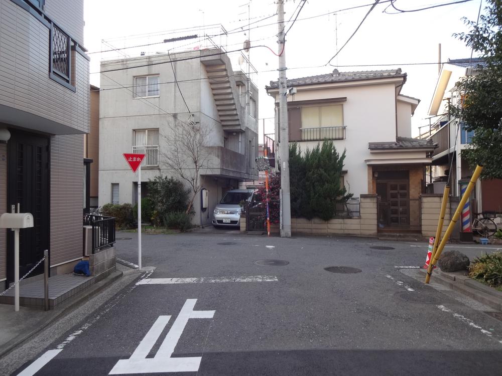 Local photos, including front road. Local (12 May 2013) Shooting