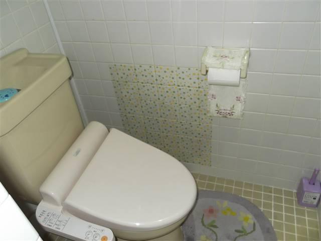 Toilet. First floor office (toilet)