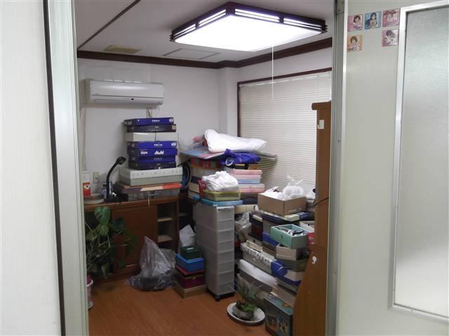 Non-living room. First floor office (drawing room)