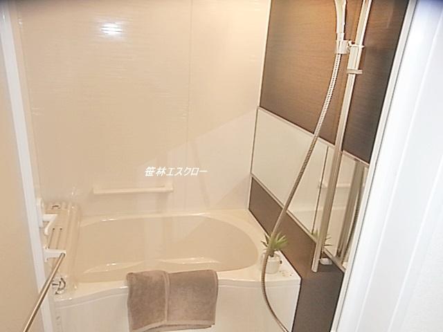 Bathroom. Reheating function and with bathroom dryer unit bus new exchange already