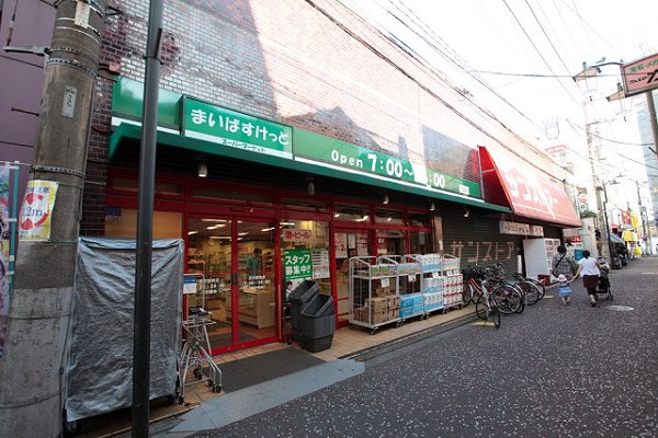 Supermarket. Maibasuketto Shitte Station store up to (super) 230m