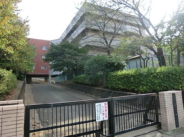 Primary school. 1300m to Yokohama Municipal Lion months valley elementary school