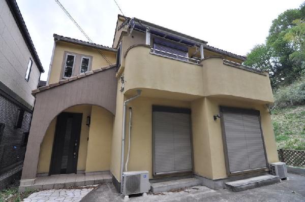 Local appearance photo. Adjacent to the forest of Shishigaya citizen, Green is a rich environment.
