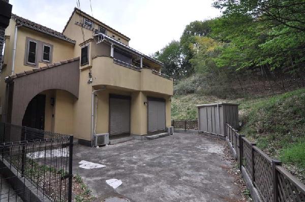Local appearance photo. All rooms southeast of 4LDK. There is your stand digging in LDK.