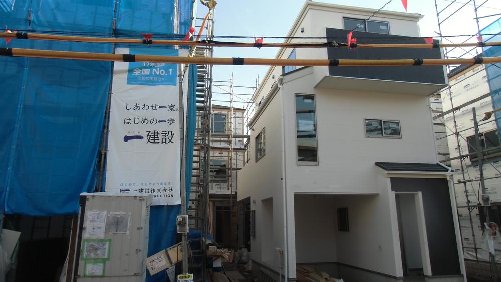 Local photos, including front road. Local (September 2013) Shooting