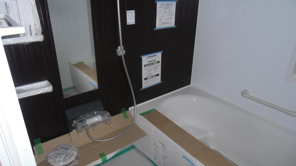 Bathroom.  ・ Tub of Relief hard insulation specifications heat. Saving energy costs and the number of times also to reduce reheating.  ・ Cleaning folding two of Ease door because packing Les