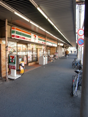 Convenience store. 180m to Seven-Eleven (convenience store)