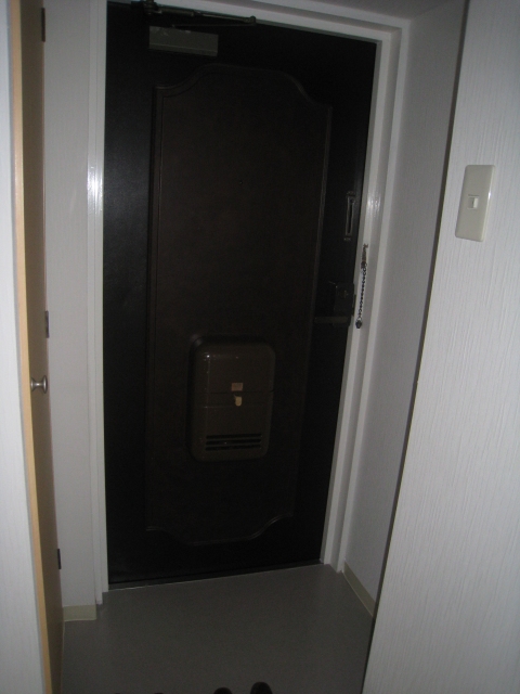 Entrance. Century Tsurumi 403 Room No. side entrance