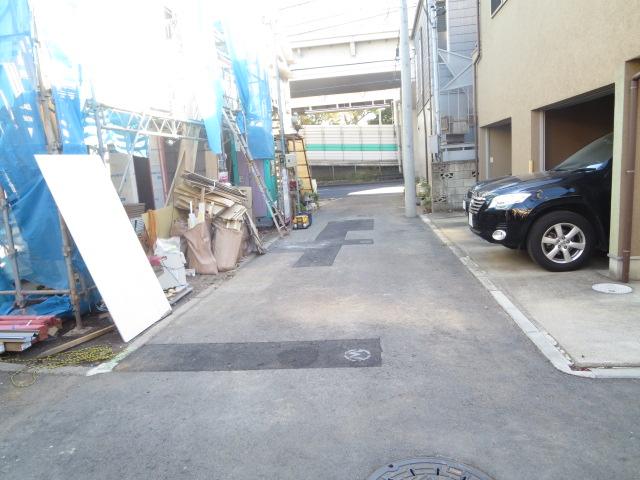 Local photos, including front road. Local (12 May 2013) Shooting