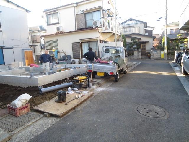 Local photos, including front road. Local (11 May 2013) Shooting