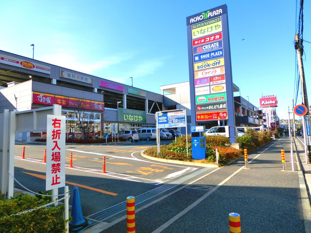 Shopping centre. Across Plaza to Higashi Kanagawa 993m