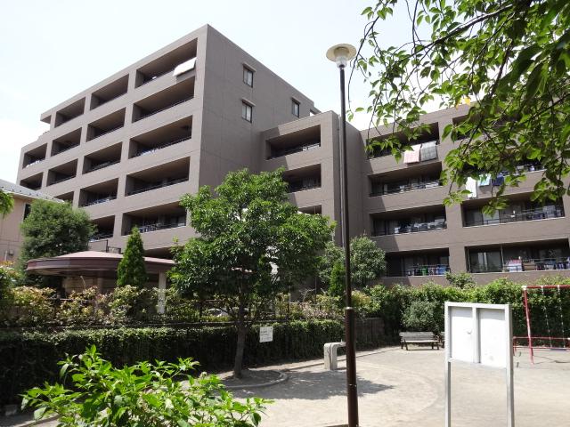 Local appearance photo. Form with a profound feeling. Site south side is facing the park.