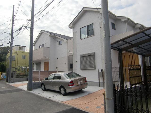 Local photos, including front road. Local (11 May 2013) Shooting