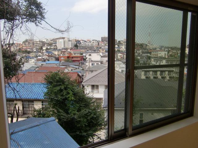 View photos from the dwelling unit. View from the site (November 2013) Shooting