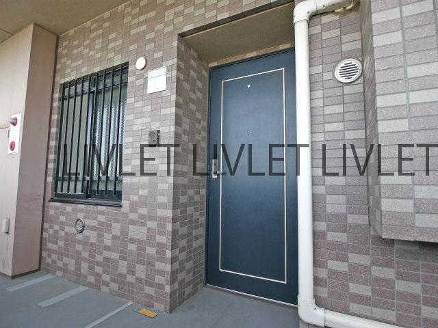 Entrance. Local (12 May 2013) Shooting