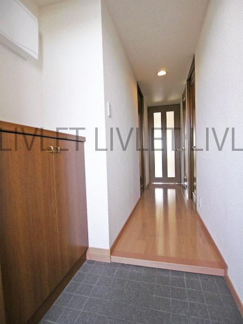 Entrance. Indoor (12 May 2013) Shooting