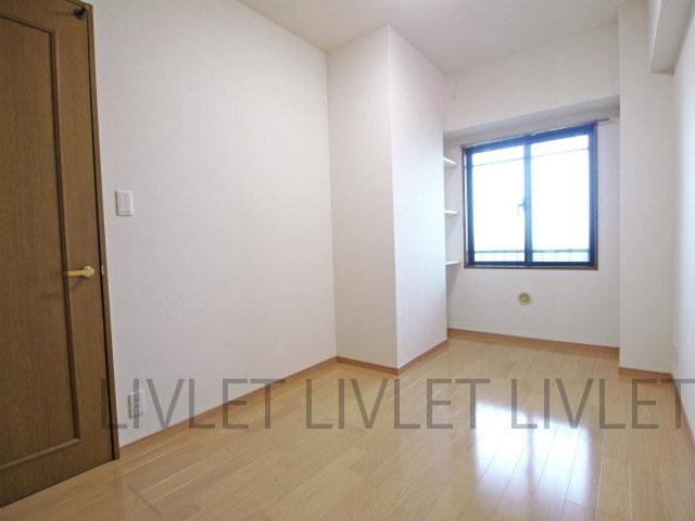 Non-living room. Indoor (12 May 2013) Shooting