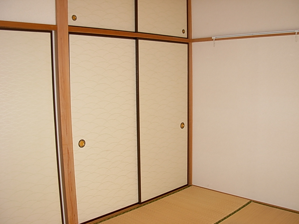 Other room space. Japanese-style room 6 tatami closet direction