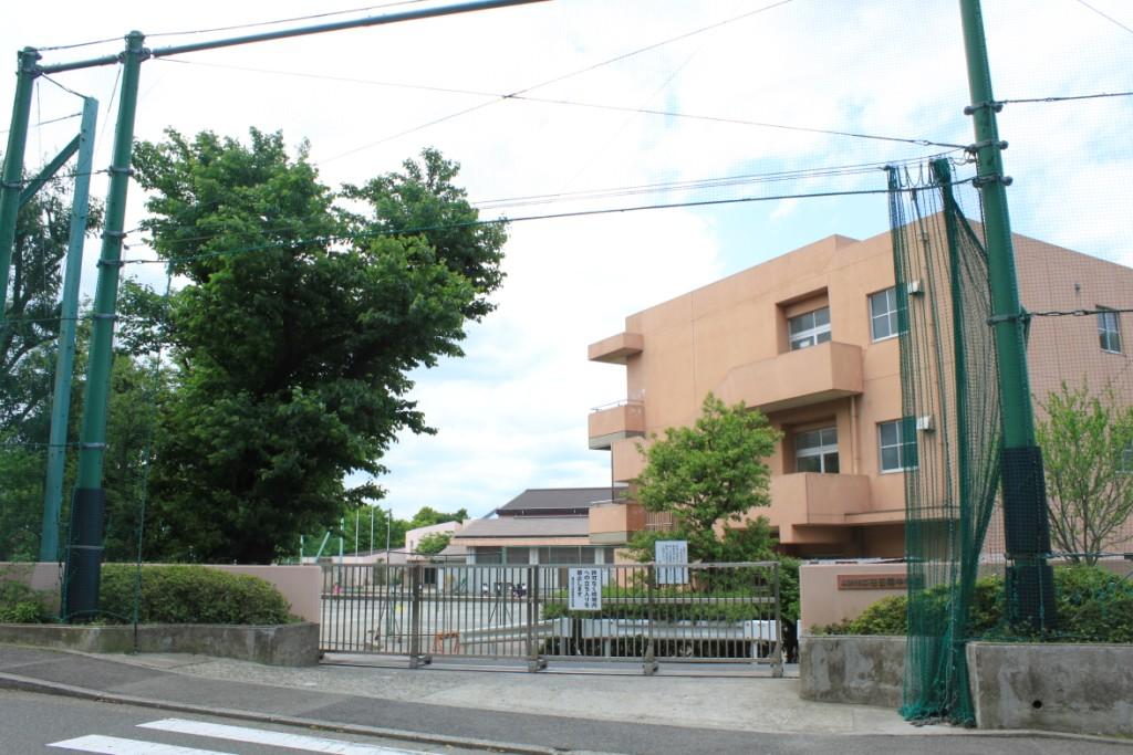 Junior high school. 1000m to Yokohama Municipal Etaminami junior high school (junior high school)