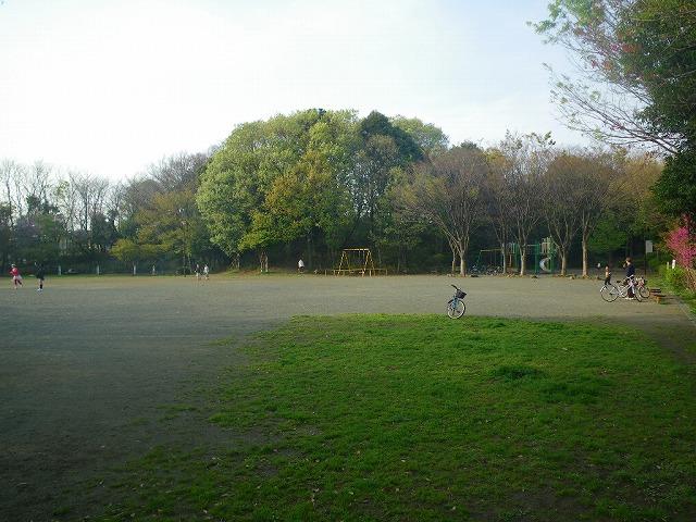 park. 400m until IzumiTakashiketani park