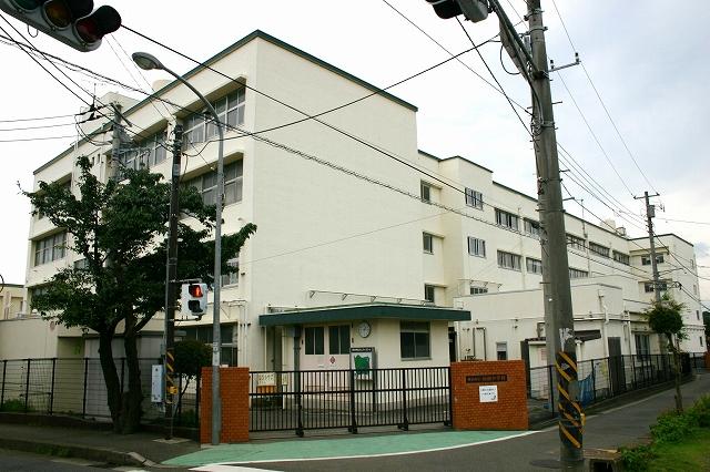 Primary school. Kawawa to elementary school 1400m
