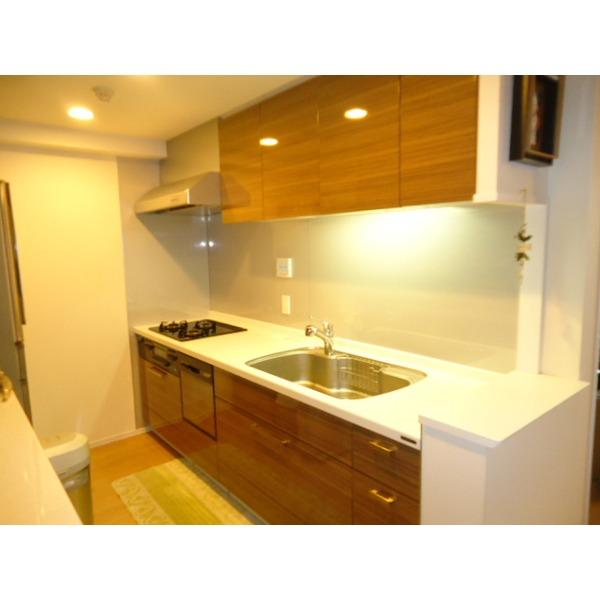 Kitchen. Dishwasher equipped