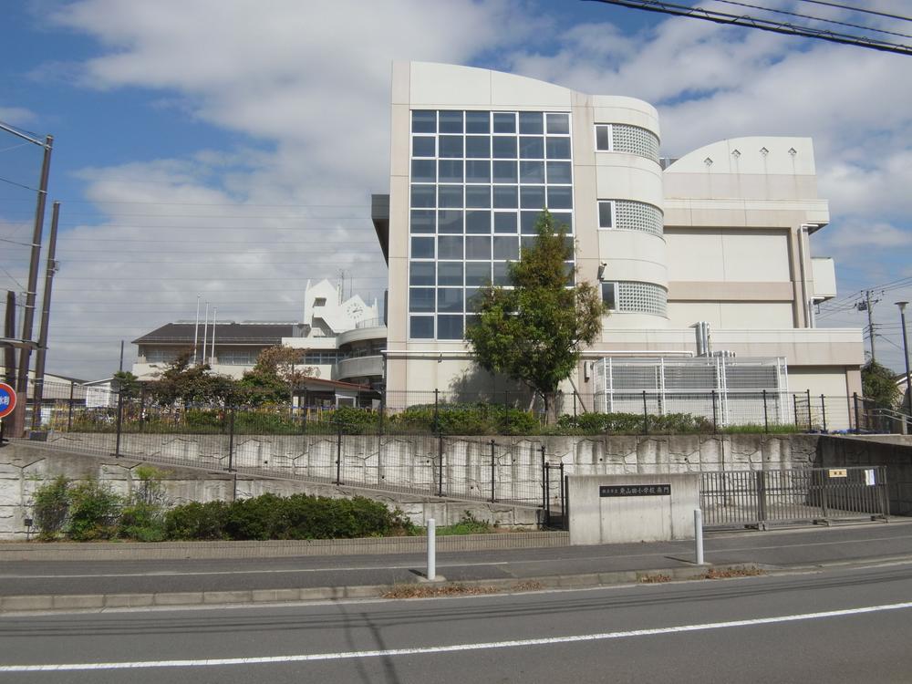 Primary school. Higashiyamata 20m Yokohama Municipal Higashiyamata elementary school to elementary school