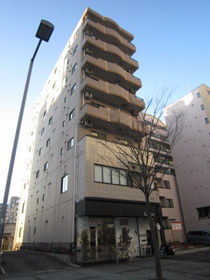 Building appearance. Center Gare du Nord 1-minute walk of the good location