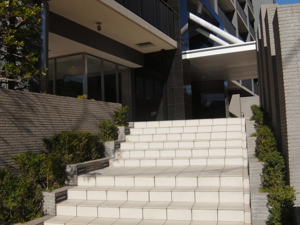 Entrance. Common areas