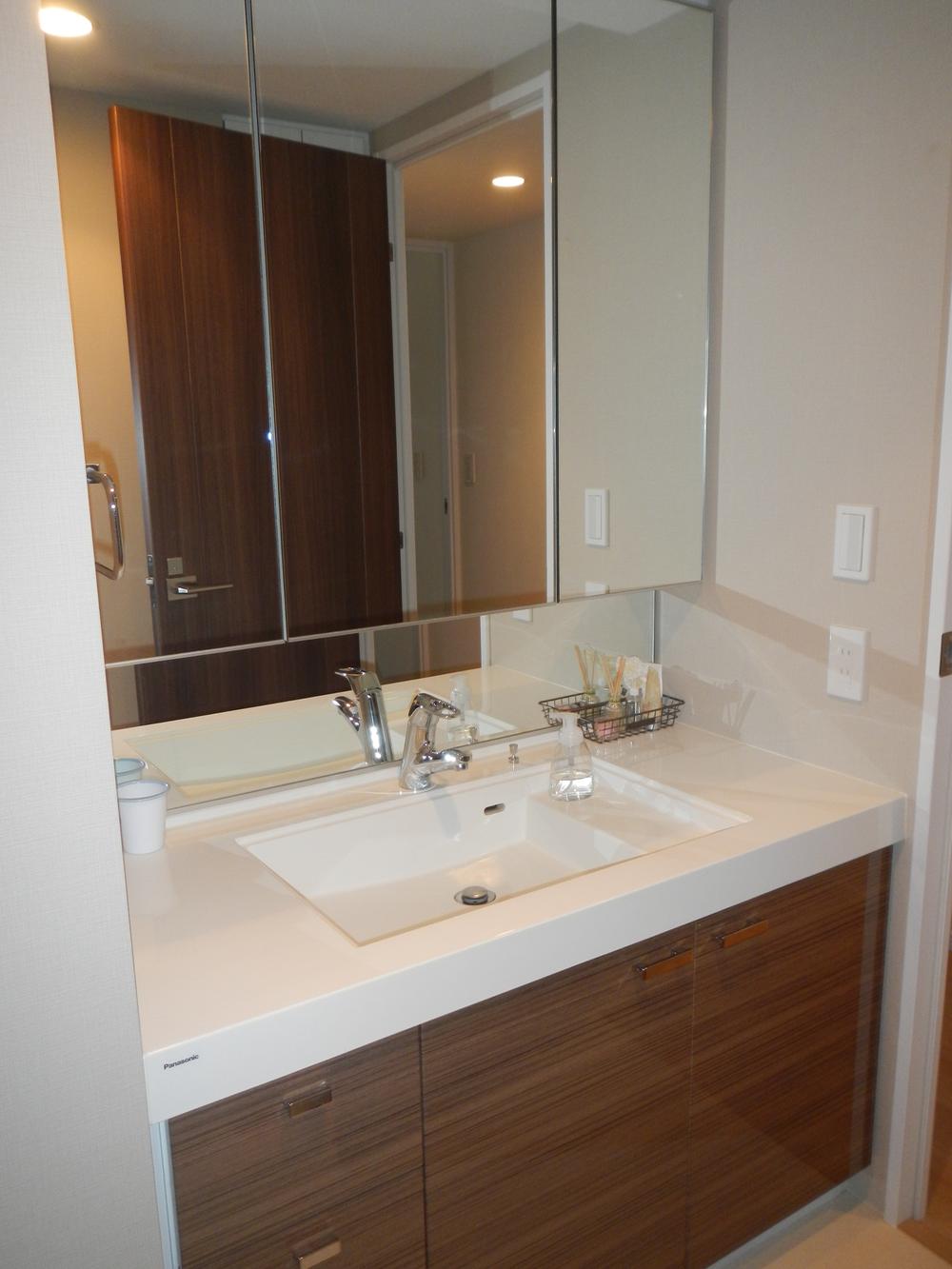 Wash basin, toilet. Vanity triple mirror housing