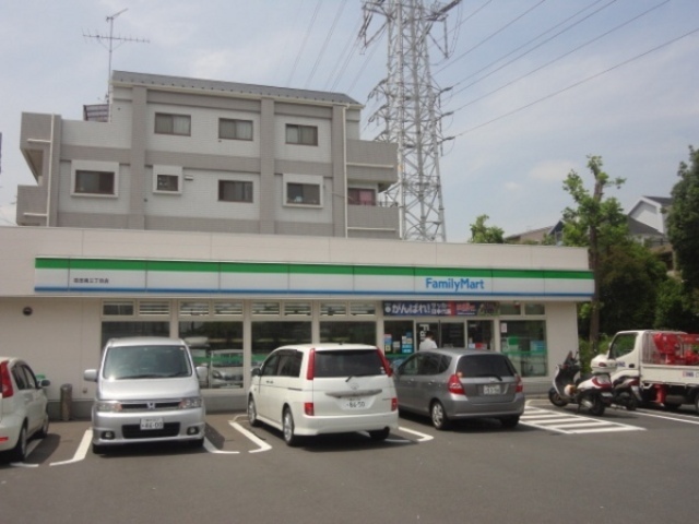 Convenience store. 250m to Family Mart (convenience store)