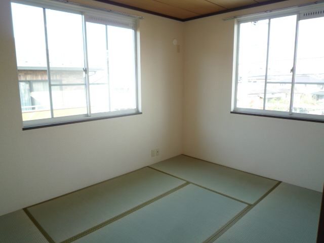 Other room space. Japanese-style room to settle Two-sided lighting