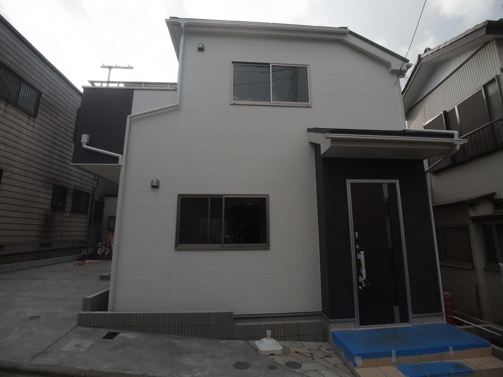 Local appearance photo. Local (11 May 2013) Shooting