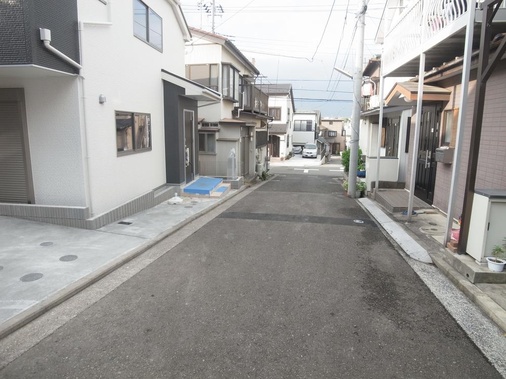 Local photos, including front road. Local (11 May 2013) Shooting