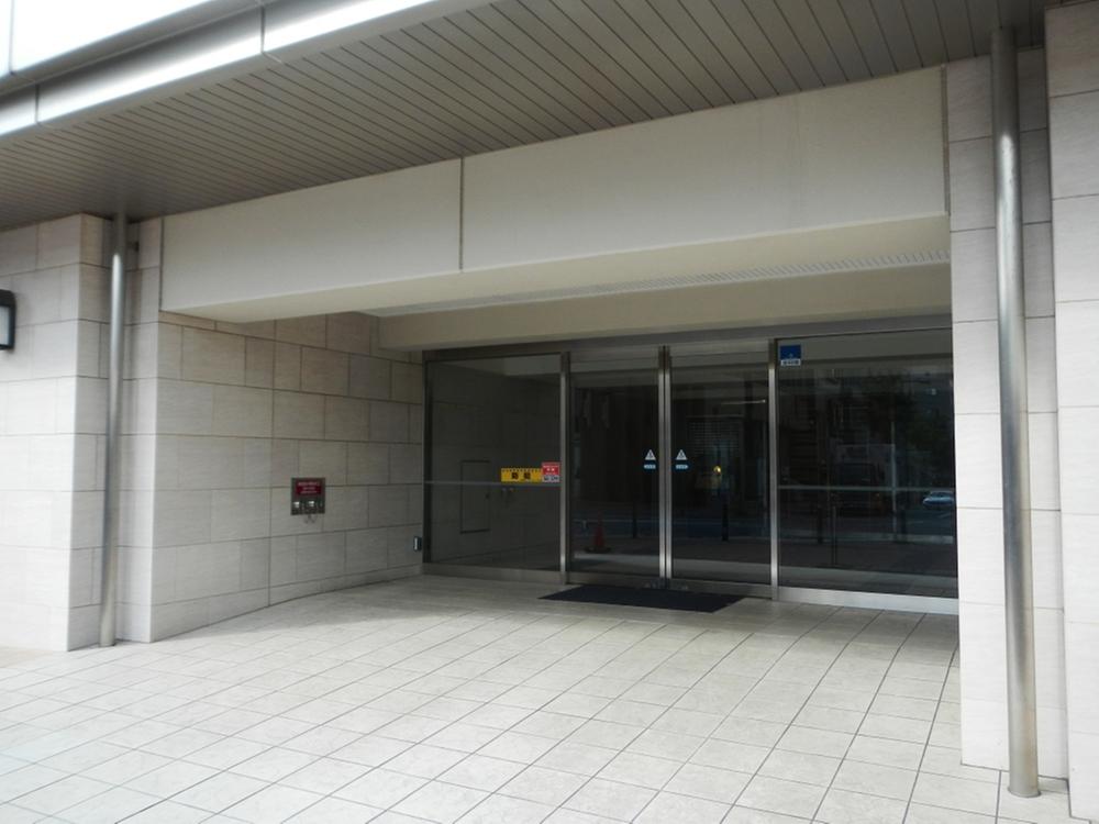 Entrance. Common areas