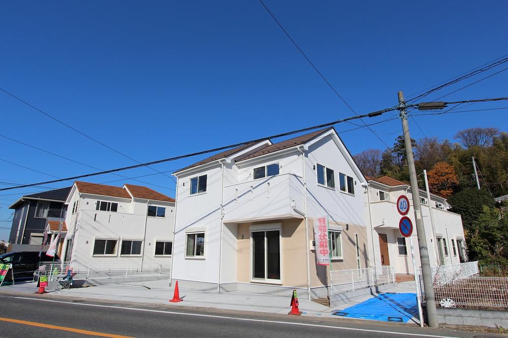 Local photos, including front road. Was all building completed! We are doing a sneak preview. Please feel free to visitors!