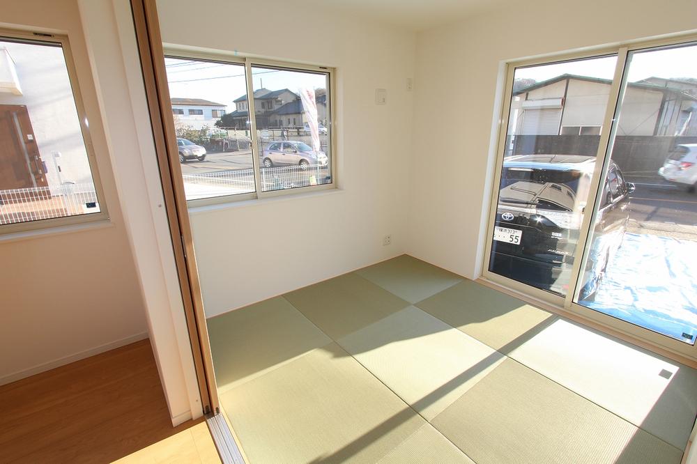 Non-living room. A Building 4.5 Pledge Japanese-style room, There is high design has adopted the Ryukyu tatami