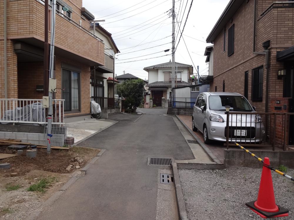 Local photos, including front road. Local (10 May 2013) Shooting