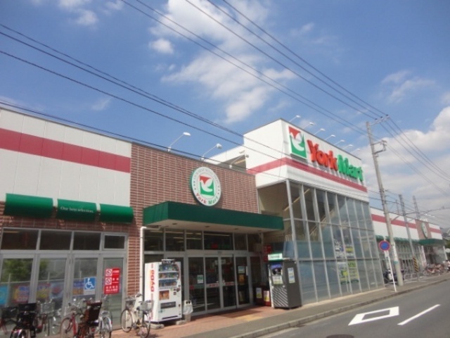 Supermarket. York Mart until the (super) 520m