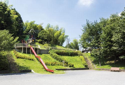 Other. And it has been beautifully landscaped residential, Healthy living environment rich green harmony. It can be said that is also suitable location as the child-rearing environment there is the magnitude of the park in the surrounding area. (Photo "Orita immobility park" a 3-minute walk)