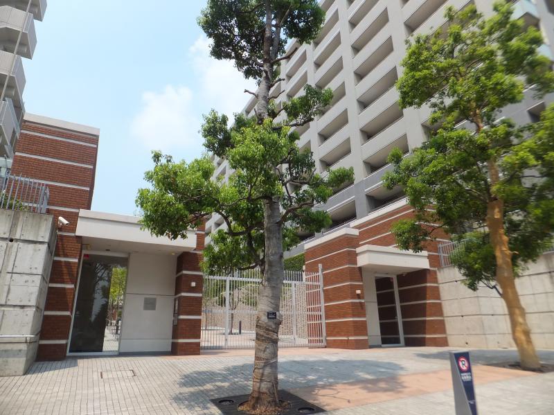 Entrance. Common areas