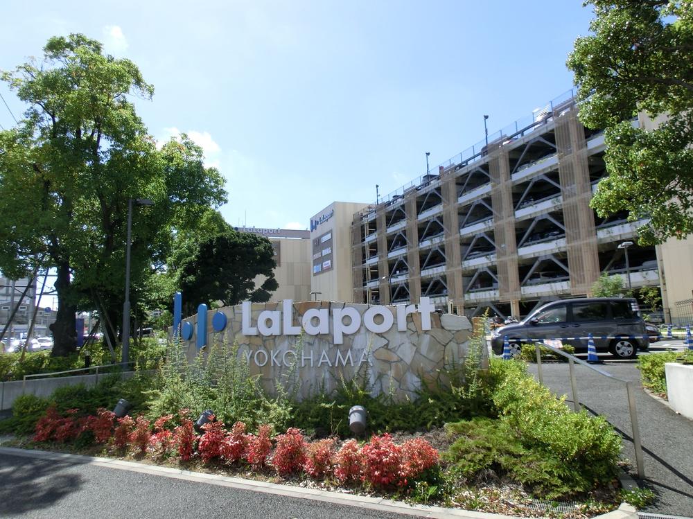 Shopping centre. LaLaport 300m to Yokohama